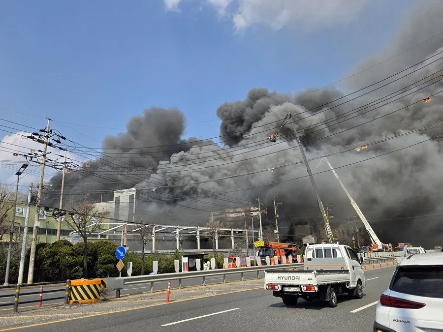 Incendio en planta automotriz en Corea del Sur deja al menos 11 muertos y tres desaparecidos